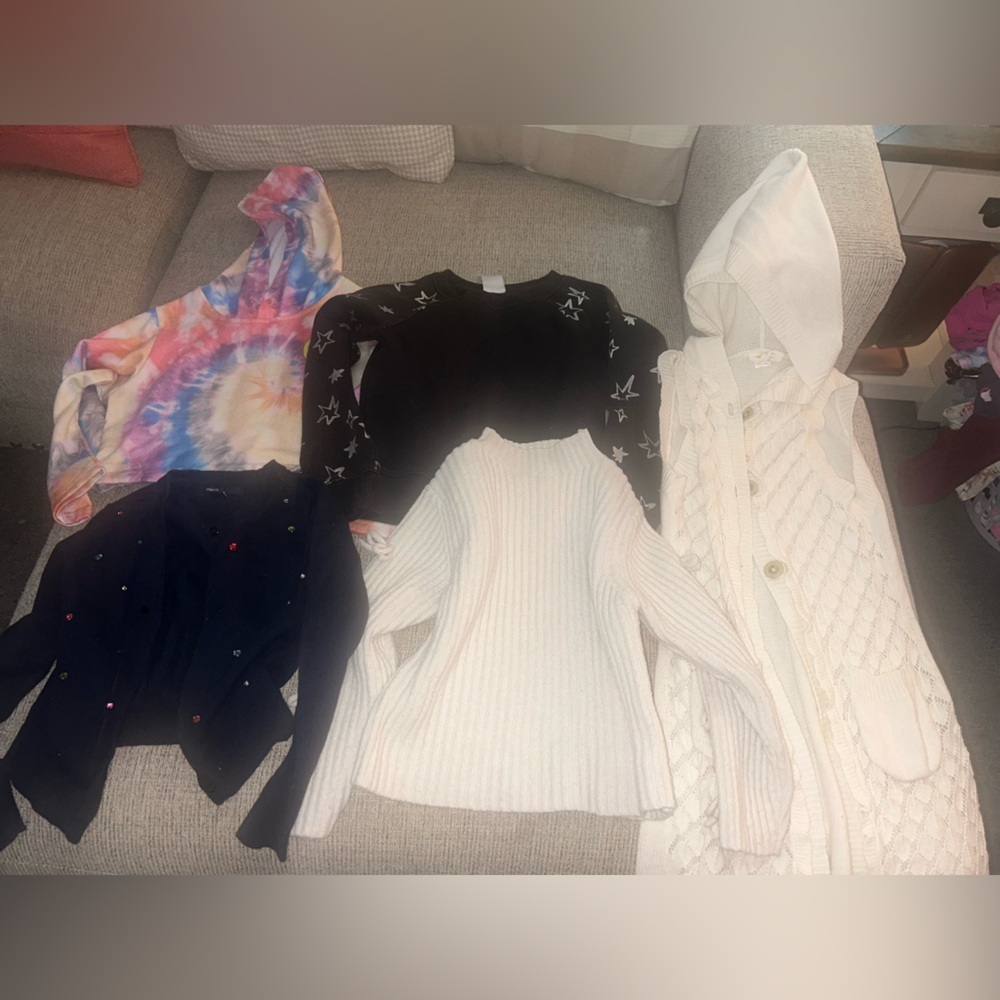 Lot of 5 sweatshirts, cardigans and hoodies for girls size 6